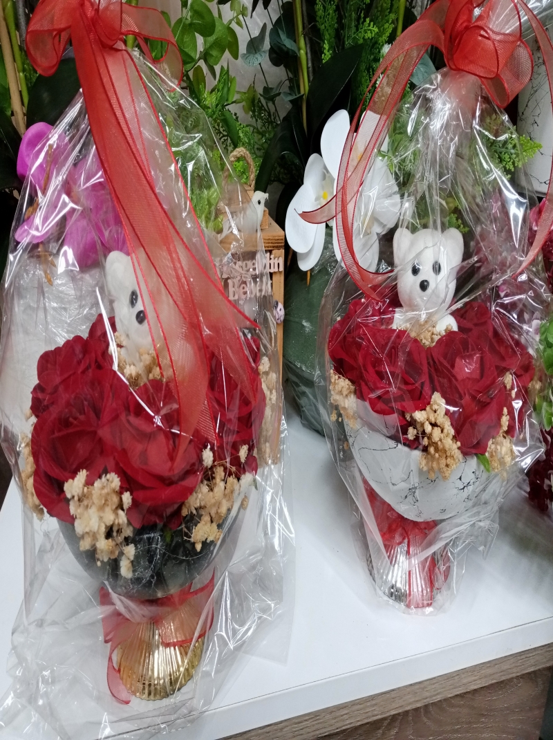 Özel tasarım Seramik saksıda yapay gül ve ayı 