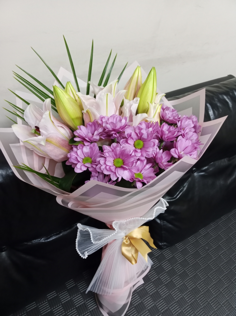 Lilyumlu papatya buketi 